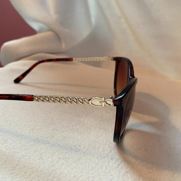 GUESS Women's Sunglasses - Style GF0307 - Picture 3 of 4